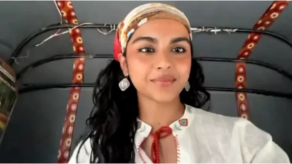 ఆటోలో అమ్మాయి వీడియో: ఎందుకు ఇంత వైరల్? – Auto Rickshaw Girl Video Why So Viral | Raavov.in...