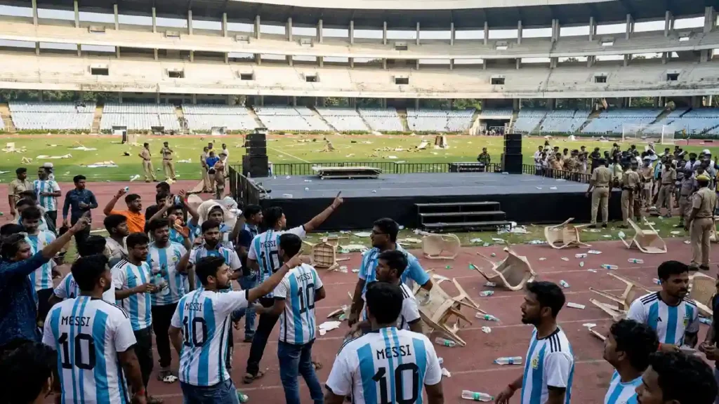 లియోనెల్ మెస్సి కలకత్తా పర్యటనలో గందరగోళంలో ఉన్న అభిమానులు